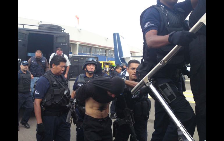 Los detenidos fueron trasladados la madrugada de ayer a la Ciudad de México por aviones de la PGR. M. PATIÑO  /