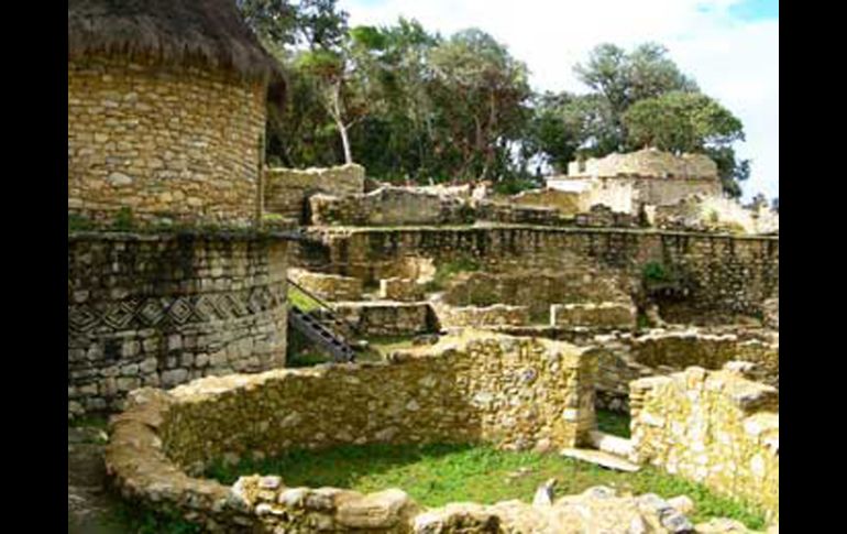 El complejo está conformado por unas 150 casas circulares y grandes murallas de piedra. ESPECIAL  /