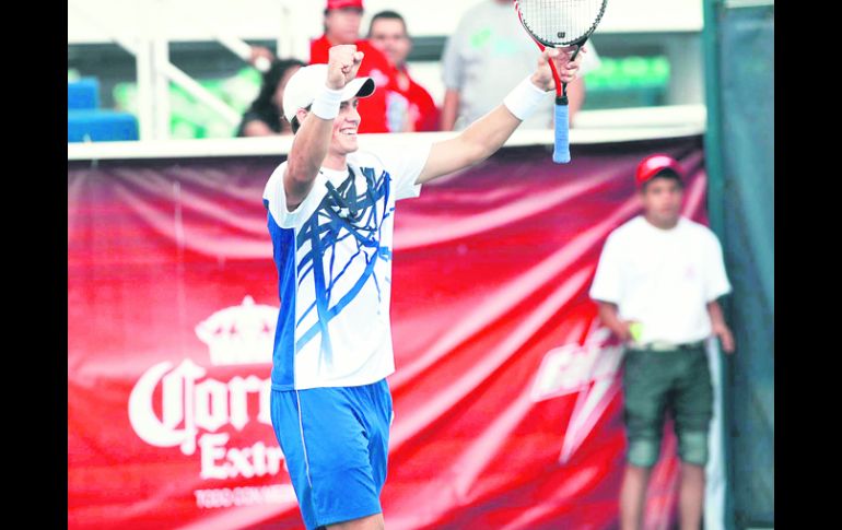 Vasek Pospisil celebra luego de conquistar el Abierto de Tenis. E. PACHECO  /