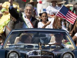 La celebración, encabezada por el tenor Plácido Domingo, contó con más de 50 carros alegóricos.EFE  /