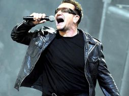 El líder de U2, Bono, durante un concierto en Suiza, ofrecido el sábado pasado. EFE  /