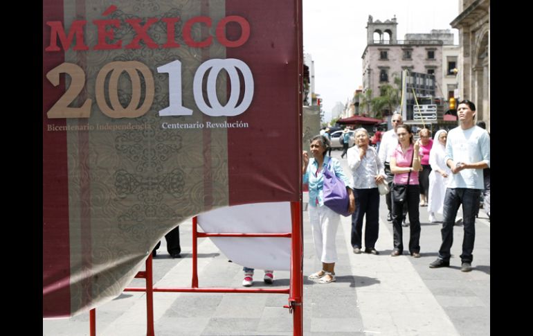 El día del Grito en el Centro tapatío habrá un cerco de seguridad con detectores de metal en los accesos al primer cuadro. M. FREYRÍA  /