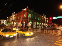 Anoche iniciaron los cierres a la circulación en calles del Centro de la ciudad. A. CAMACHO  /