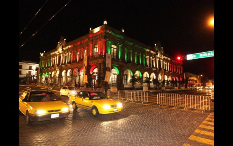 Anoche iniciaron los cierres a la circulación en calles del Centro de la ciudad. A. CAMACHO  /