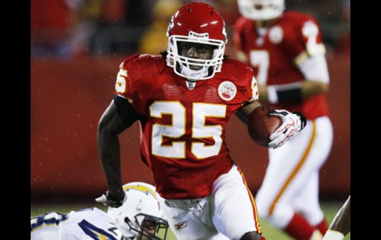 Jamaal Charles (25) fue importante para el triunfo de Kansas City. AP  /