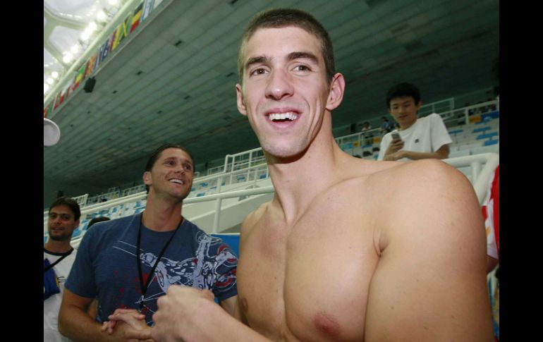 Michael Phelps después de ganar medalla de oro en los relevos 4x100 en Beijing. MEXSPORT  /