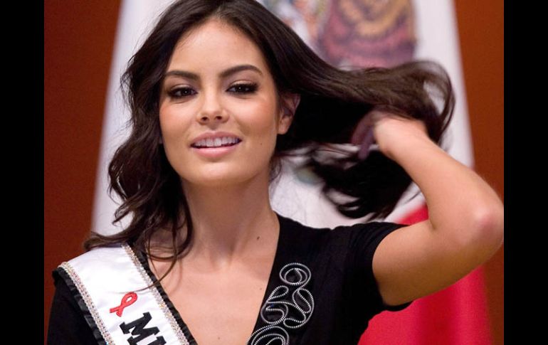 La Miss Universo se comprometió con la causa que enarbola el Teletón. EFE  /