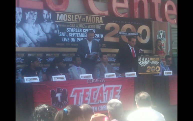 Shane Mosley y Sergio The Latin Snake Mora en rueda de prensa en Los Angeles. G. LOPEZ  /