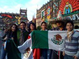 La gente se reunió desde temprano en el Zócalo. EL UNIVERSAL  /