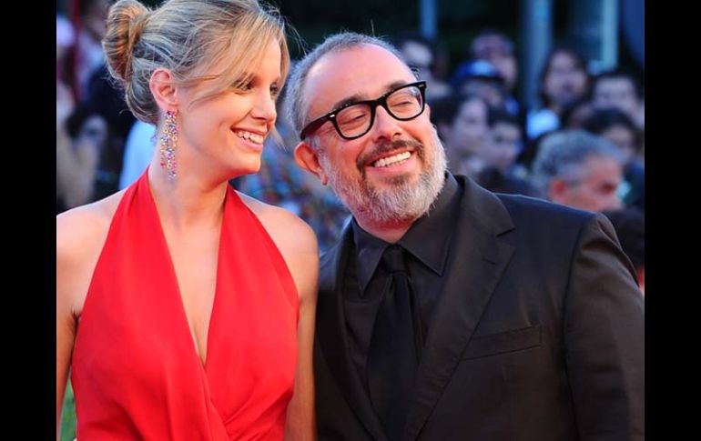 Carolina Bang y el director Alex de La Iglesia a su llegada a la ceremonia de clausura de Festival Internacional de Cine de Venecia.AFP  /