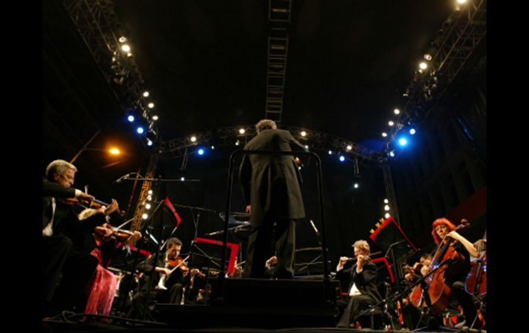 Para evitar tropiezos en los tiempos de los festejos, el ensamble redujo el repertorio de su presentación. E. BARRERA  /