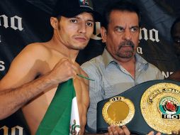 El boxrador Jhonny González se adjudicó el título de peso pluma. JAMMEDIA  /