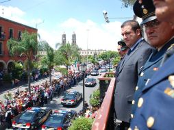 Héctor Vielma señaló que disfrutó mucho ver el desfile por primera vez como presidente municipal. L. NAVARRO  /