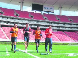 Chivas entrenó ayer en el Estadio Omnilife como preparación a su enfrentamiento de mañana ante Jaguares de Chiapas. ESPECIAL  /