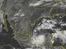 Imagen satelital de este jueves que muestra el avance de 'Karl' en el Golfo de México. AP  /