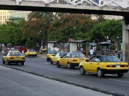 Tras los incrementos en las tarifas del transporte público, el gremio de taxistas exige el aumento en el precio del servicio.E. PACHECO  /