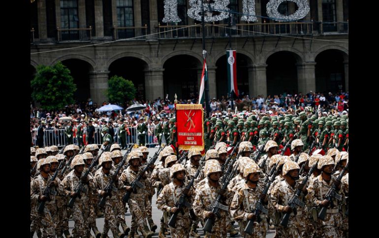 Distintos contingentes del Ejército Mexicano participan en la parada miliar. EL UNIVERSAL  /