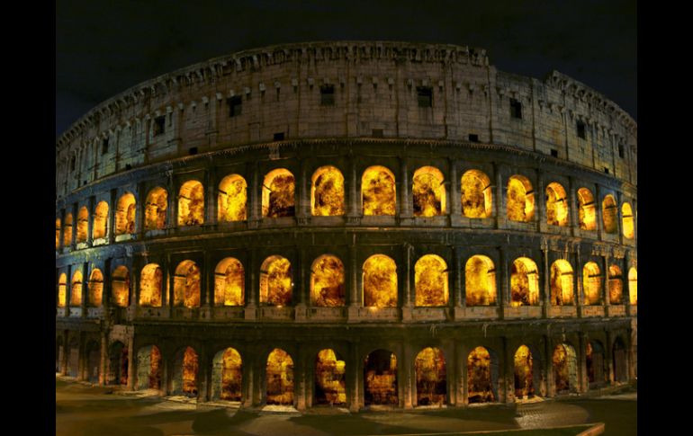 La vídeo-instalación se encenderá durante todo el fin de semana al caer la noche y será visible desde la vía de Foros Imperiales. EFE  /