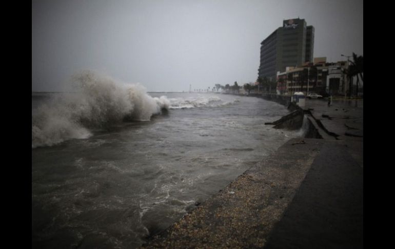 Las fuertes rachas de viento ya se dejan sentir en el puerto de Veracruz.  REUTERS  /