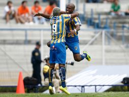 Foto de acción de los jugadores de San Luis festejando el triunfo ante Pumas. JAMMEDIA  /