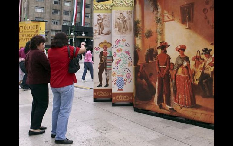 Tras el festejo del Bicentenario de la Independencia, la gente ve con espectación el del Centenario, en noviembre. EL UNIVERSAL  /