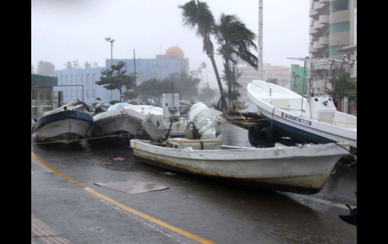 Daños dejados por Karl en el puerto de Veracruz. El huracán tocó tierra con vientos máximos de 185 kilómetros por hora. NTX  /