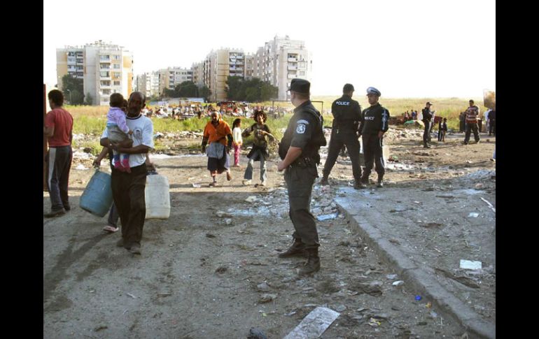 El alcalde de la ciudad búlgara de Yambol ordena el desalojo de dos mil gitanos que ocupan un edificio inhabitable. EFE  /