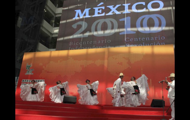 Un momento de la actuación del Ballet Folclórico de México de Amalia Hernández. EFE  /