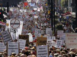 Manifestantes protestan contra la visita del Papa Benedicto XVI. Se reúnen para una marcha en Hyde Park, Londres. REUTERS  /