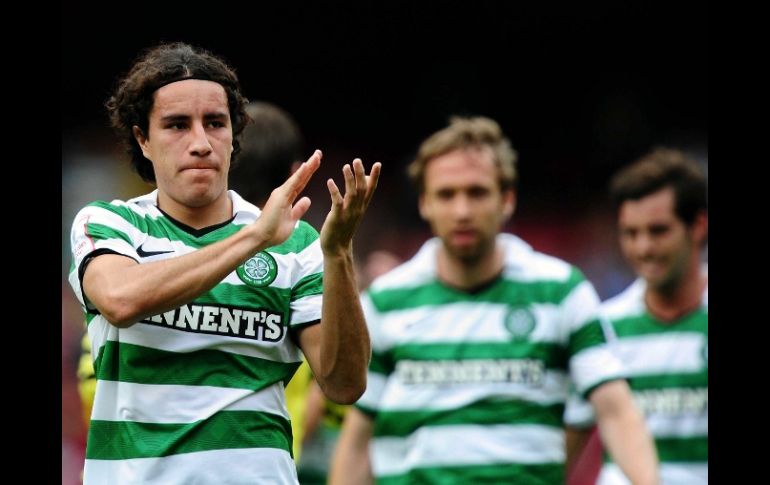 Efraín Juárez durante un partido con el Celtic. MEXSPORT  /