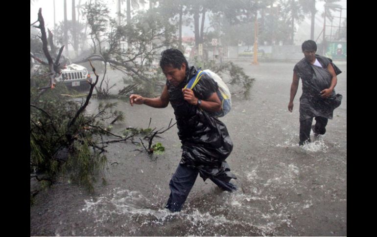 Unas 500 mil personas han sido afectadas por las lluvias dejadas por 'Karl' en Veracruz. EFE  /