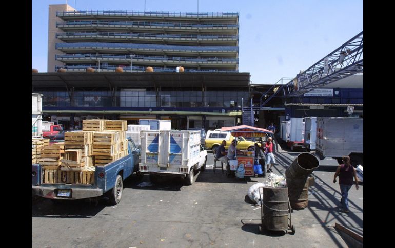 La falta de consensos entre comerciantes y dirigentes del Mercado de Abastos no ha deja prosperar proyectos. E. BARRERA  /