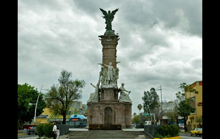 La rehabilitación del monumento del Centenario de la Independencia, podría iniciar a finales del presente mes. E. BARRERA  /