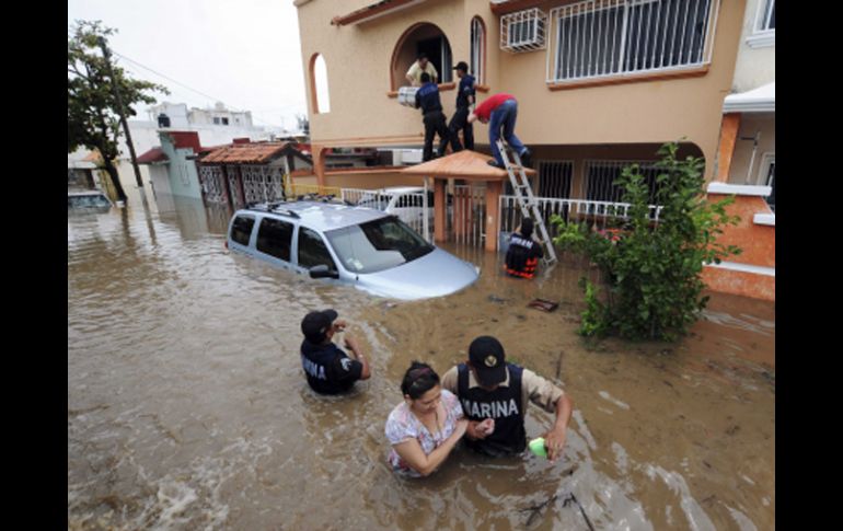 Alrededor de 40 mil personas han tenido que abandonar sus viviendas, a causa de las inundaciones en Veracruz. EFE  /