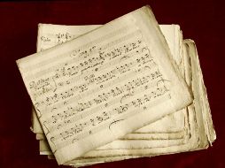 Estos manuscritos muestran algo de la primera etapa de Mozart, antes de su mitificación en toda Europa. EFE  /