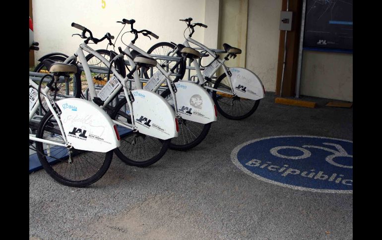 La Semades invita a la sociedad en general a combatir los índices de contaminación, usando la bicicleta. A. HINOJOSA  /