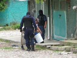 La finca se encuentra resguardada por policías municipales, mientras que arriban autoridades federales. M. PATIÑO  /