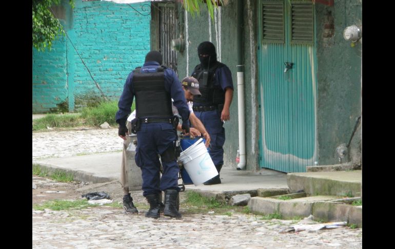 La finca se encuentra resguardada por policías municipales, mientras que arriban autoridades federales. M. PATIÑO  /