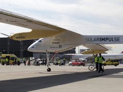 Este equipo ya se encuentra diseñando otro avión con el que piensan dar la vuelta al mundo en cinco días y cinco noches. EFE  /