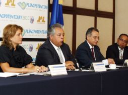 Aurelio López y Víctor González, anunciaron la realización de la Conferencia Plenipotenciaria de la UIT. E. BARRERA  /