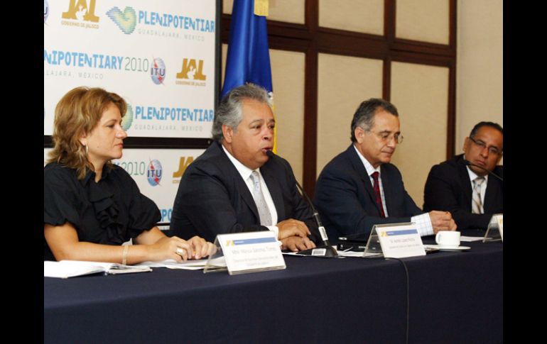 Aurelio López y Víctor González, anunciaron la realización de la Conferencia Plenipotenciaria de la UIT. E. BARRERA  /