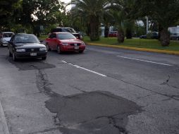 El Ayuntamiento aprobó un crédito por mil 100 millones de pesos para repavimentar 33 avenidas de la ciudad. ARCHIVO  /