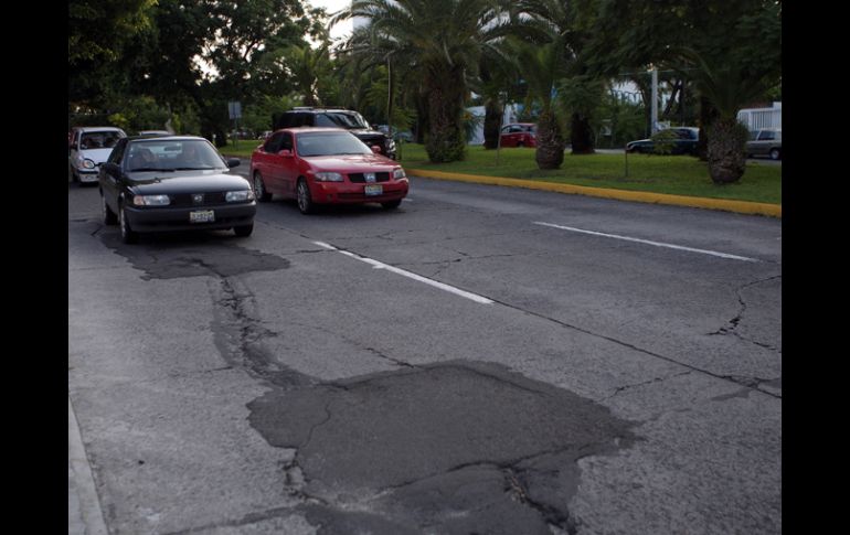 El Ayuntamiento aprobó un crédito por mil 100 millones de pesos para repavimentar 33 avenidas de la ciudad. ARCHIVO  /