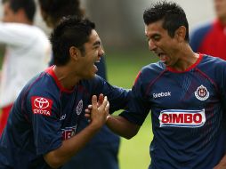 Foto de archivo. Alberto Medina (der) ya entrena con sus compañeros después de 53 días. MEXSPORT  /