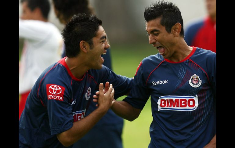 Foto de archivo. Alberto Medina (der) ya entrena con sus compañeros después de 53 días. MEXSPORT  /