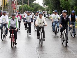 Un reducido grupo de 60 ciclistas, encabezado por funcionarios, festejó el Día Mundial sin Auto. A. GARCÍA  /