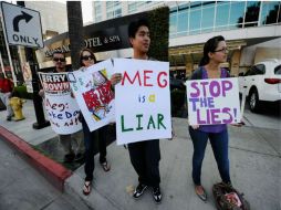 Los partidarios del Partido Demócrata de California durante un acto de campaña para el candidato a gobernador Jerry Brown . AFP  /