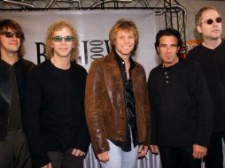 El rock de Bon Jovi comenzará a recorrer Latinoamérica con su gira 'The Circle', iniciando en la capital mexicana. AP  /