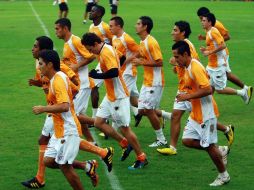 Los jugadores del Jaguares de Chiapas cumplen con una sesión de entrenamientos. MEXSPORT  /