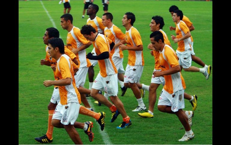 Los jugadores del Jaguares de Chiapas cumplen con una sesión de entrenamientos. MEXSPORT  /